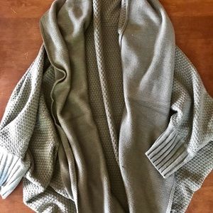 Military Hippie bat wing shrug - green/mint